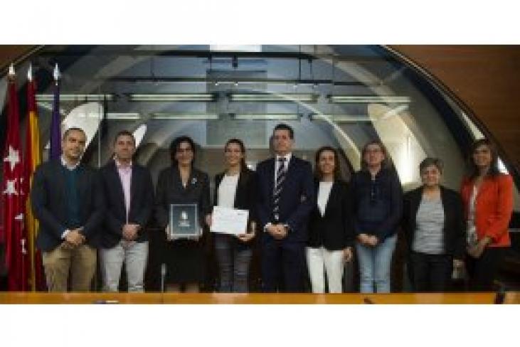 La alumna de Pozuelo, María Cebrián recibe la beca para estudiar en ESIC Business and Marketing School