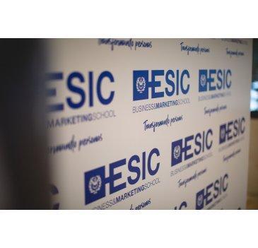 ESIC es reconocida por su compromiso social